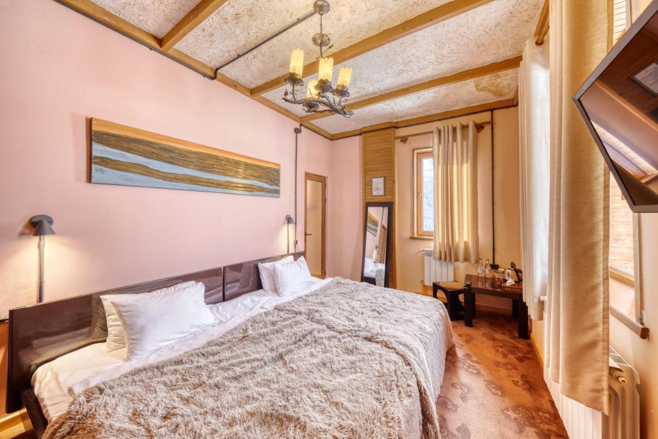 Alpine Castle Hotel Dilijan Exterior photo